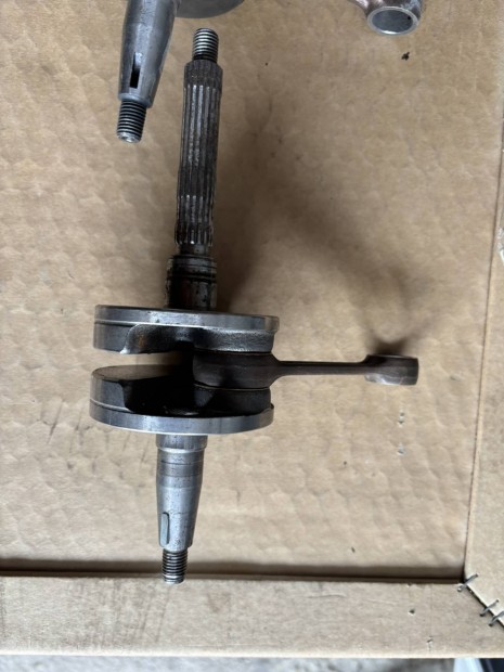 Piaggio blokk f�tengely