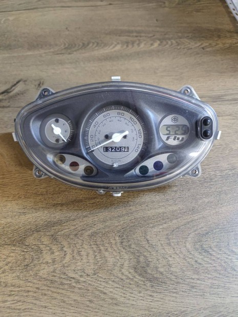 Piaggio new fly 125 bontott mszerfal