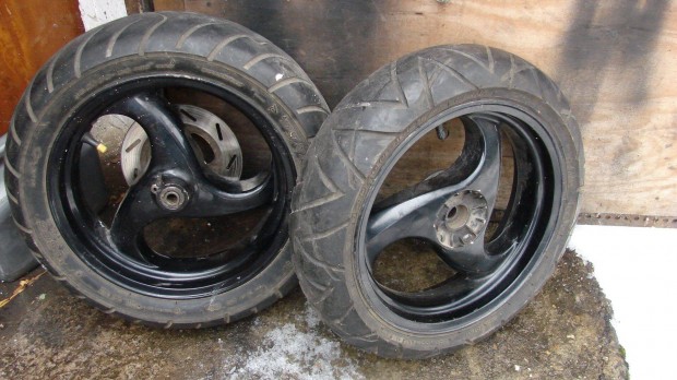 Piaggio nrg kerekek p�rban elad�ak