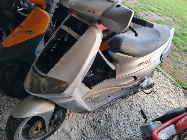 Piaggio skipper bontott alkatrszek