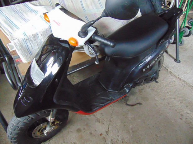 Piaggio typhoon alkatrsznek egyben