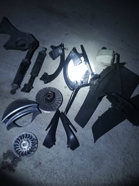 Piaggio x9 500 bontott alkatrszek