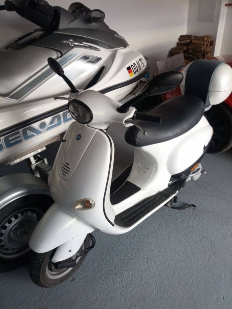 Piaggo Vespa 50 cc 4 Ütem
