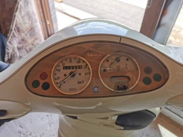 Piaggo Vespa robog