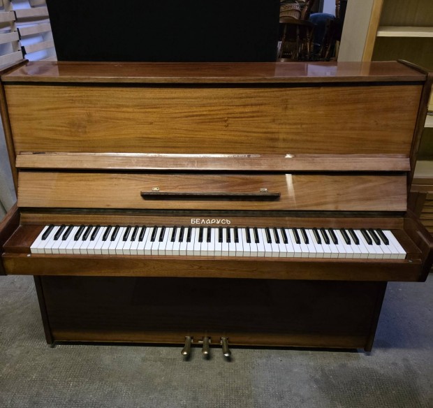 Pianino Belorus Sz�p megkim�lt �llapotban 