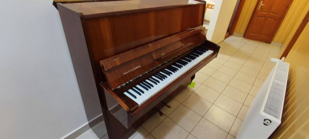 Pianino elad