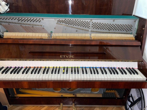 Pianino olcsn elad