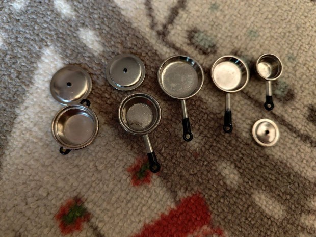 Pici edny (lbos, serpeny, fed) szett babahzba, jtk babknak