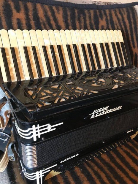 Pigini 120 basszusos mesterharmonika