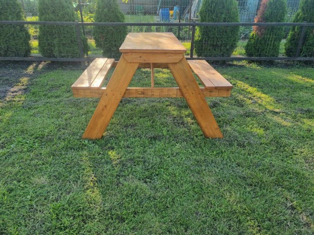Piknik asztal