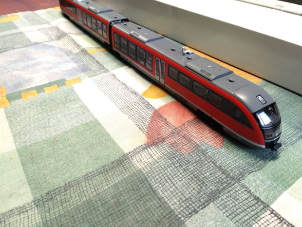 Piko H0 Desiro motorvonat DB-s vastmodell