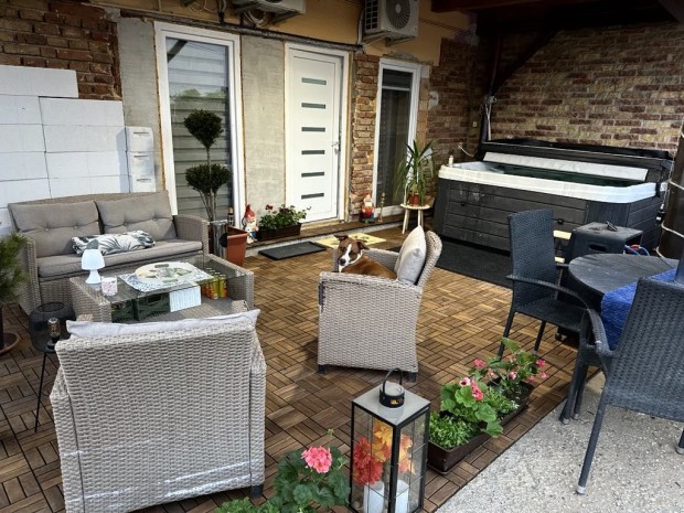 Pilis, K�zpont k�zeli �t, 112 m2-es, 2 gener�ci�s, csal�di h�z