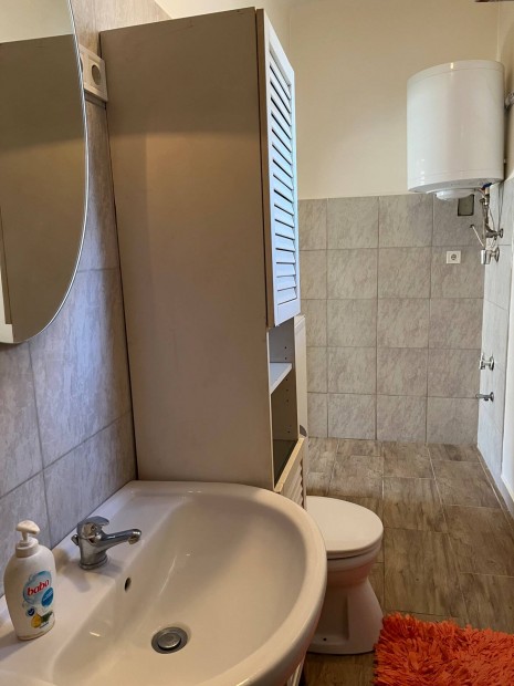 Pilis n�v�s r�sz�n garzon kiad�