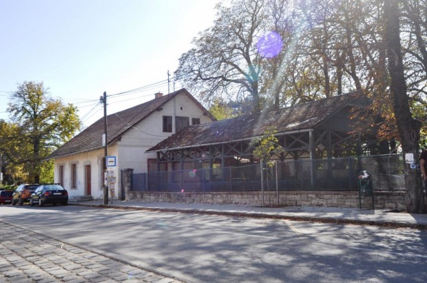 Piliscsaba, ELAD� - B�RBEAD� Vend�gl� Piliscsab�n, 260 m2-es,