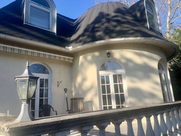 Piliscsab�n, Klotildliget legszebb utc�j�ban k�t gener�ci�s cs...