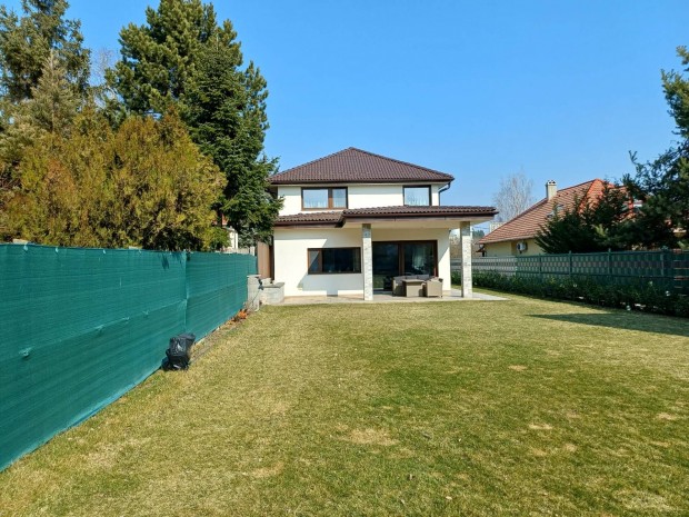 Pilisszentiv�n  2022-es, �jszer�, panor�m�s, pr�mium g�p�szet� csal�d