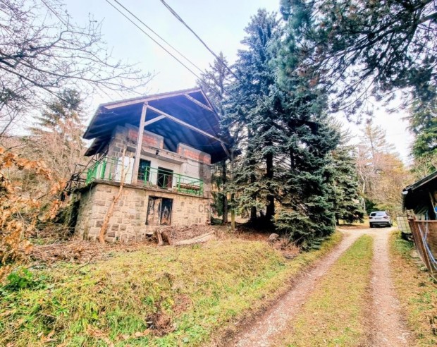 Pilisszentkereszti elad� 25 nm-es h�z