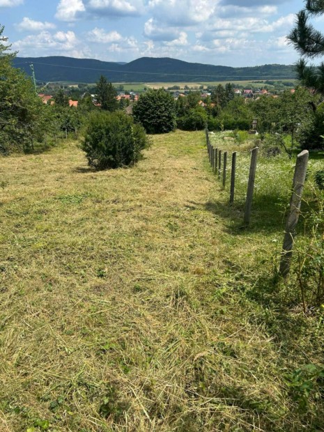 Pilisv�r�sv�r legkedveltebb utc�j�ban elad� egy 1475 nm es, 30% ban be