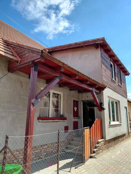 Pilisv�r�sv�ron, csendes, m�lt�n igen n�pszer� r�sz�n elad� eg...