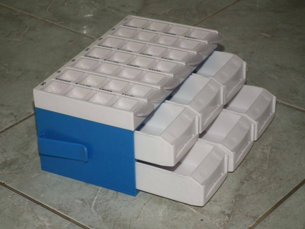 Pillbase Basic nagy méretű gyógyszer adagoló és gyógyszer tároló