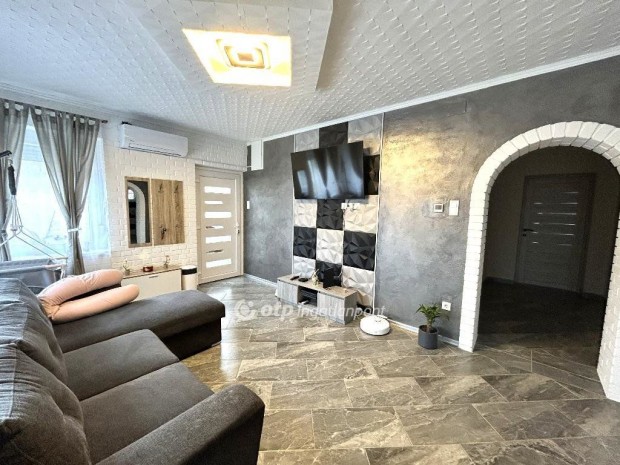 Pincehelyi elad� 110 nm-es h�z