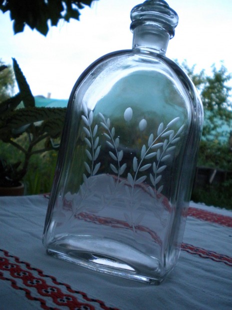 Pincetok literes �veg dug�val csiszolt lev�l mint�s d�sz�t�ssel