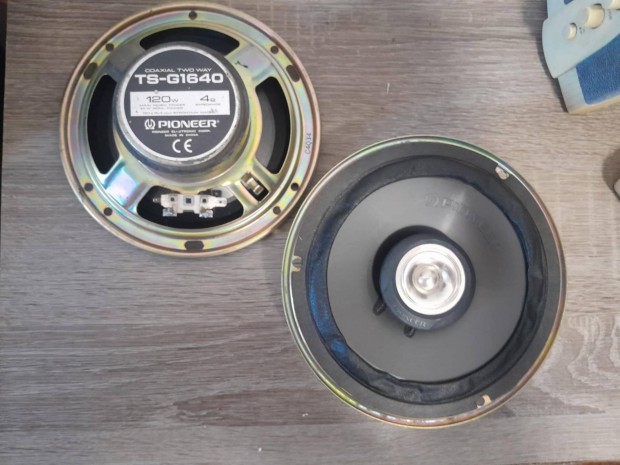 Pioneer 2×120W-os autos hangszorok