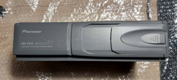 Pioneer CDX-P670 6 lemezes CD t�r
