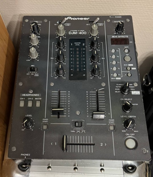 Pioneer DJM-400 mixer, kever