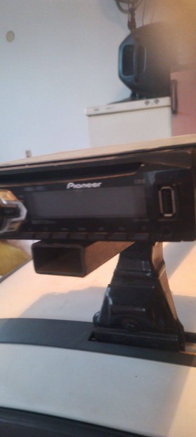 Pioneer Deh-140UB autós fejegység CD-USB-AUX-Tuner
