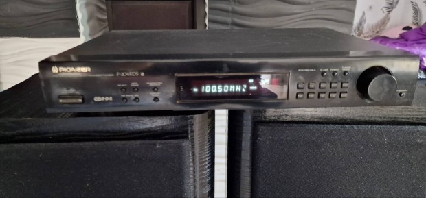 Pioneer F-204RDS Tuner.