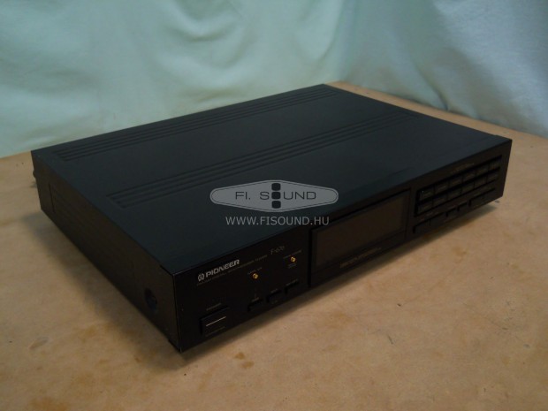 Pioneer F-676 ,AM,FM, digitális rádió tuner