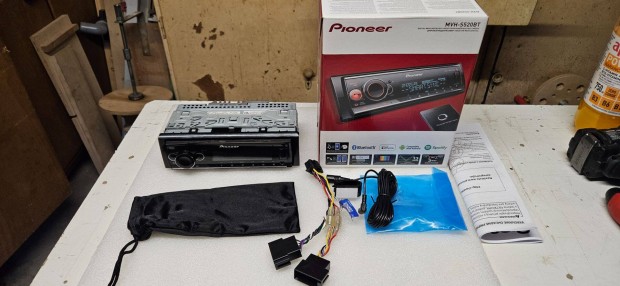 Pioneer MVH-S520BT Bluetooth/USB fejegysg autrdi