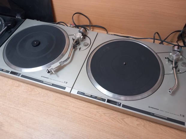Pioneer PL-200 2db +ajndk midi Sony Lemezjtsz egyben elad