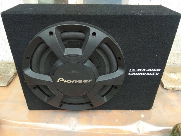 Pioneer TS-WX306B M�lyl�da 1300/350W 30cm+Kondenz�tor