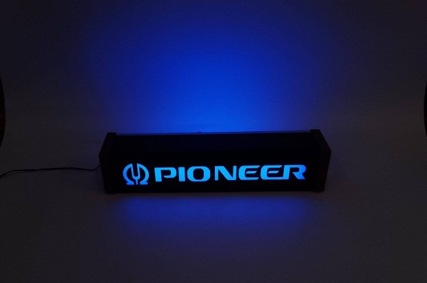 Pioneer felirat reklmtbla, dszlmpa, dekorci