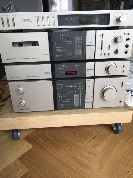 Pioneer hifi torony