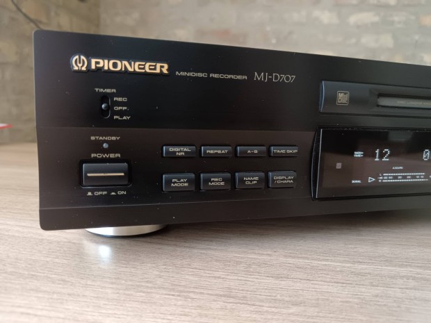 Pioneer minidisc deck (MJ-D707)