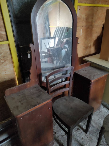 Pipere tükör asztal egyben