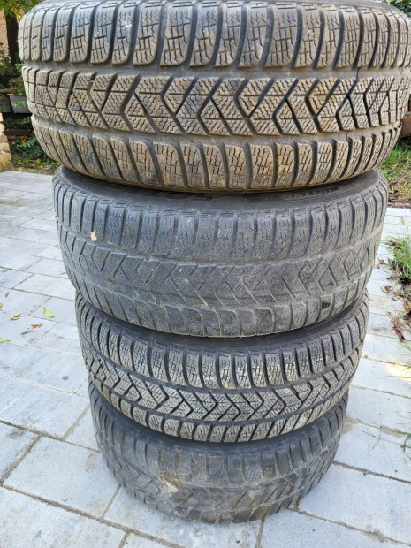 Pirelli 17 colos tligumi szett, gyri Mercedes S. Gyri alufelnivel.