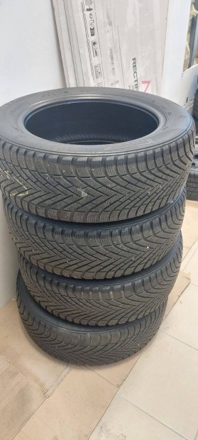 Pirelli 205/55/R16 4db téligumi eladó Debrecenben