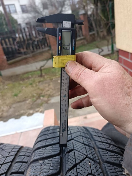 Pirelli 205/55 R16 lemezfelnis t�li gumi garnit�ra