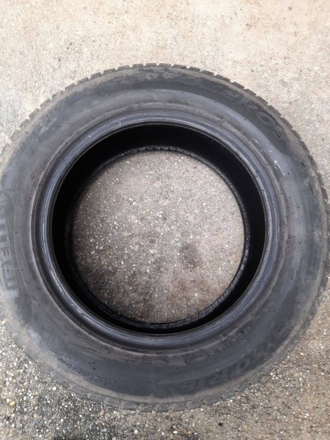 Pirelli 215/60R16 tli gumi elad