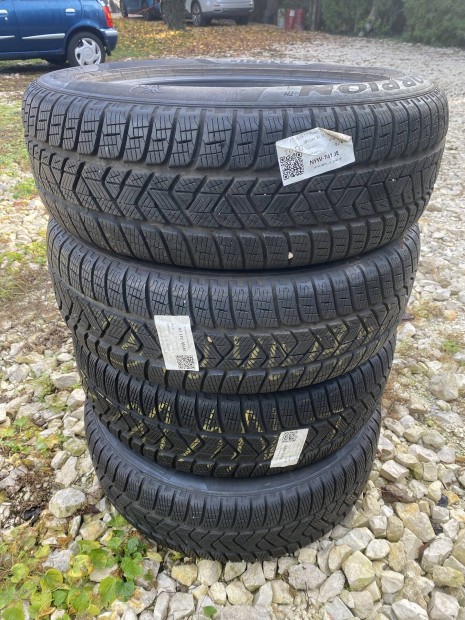 Pirelli 215/60R17 tli