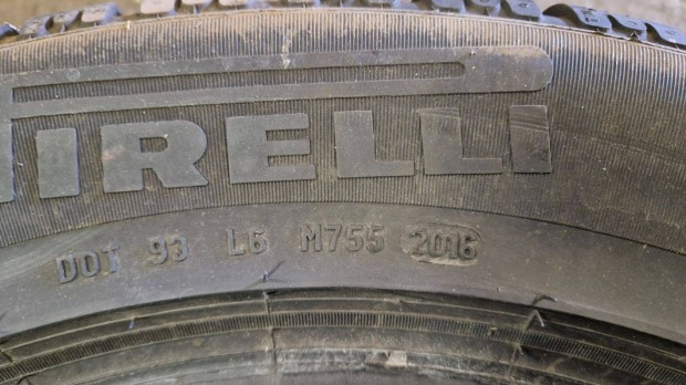 Pirelli 215/60 R17 hasznlt tligumi