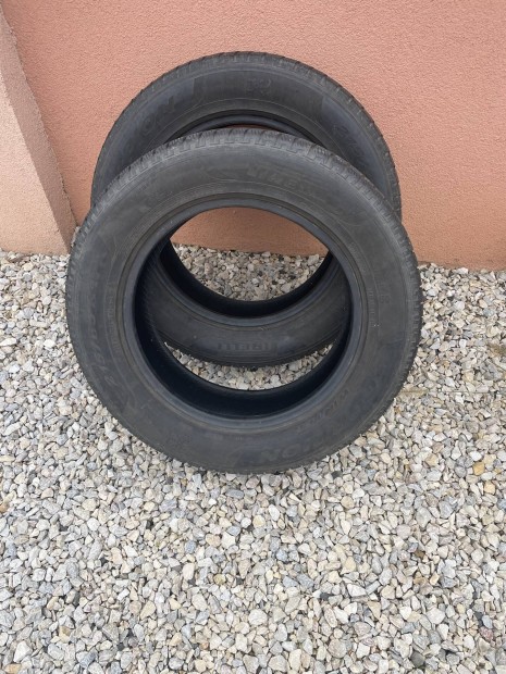 Pirelli 215/65 R17 téligumi 2 db eladó.