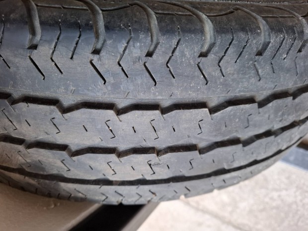 Pirelli 215/75 R16c 4db gumi elad!