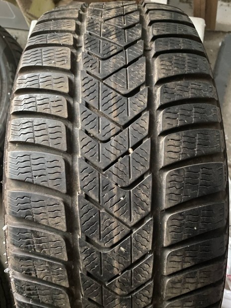 Pirelli 225/50 r17 t�li gumi 225/50r17