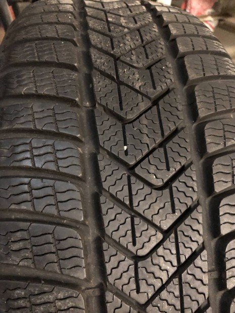 Pirelli 225/55r17 225/55 r17 téligumi 2db