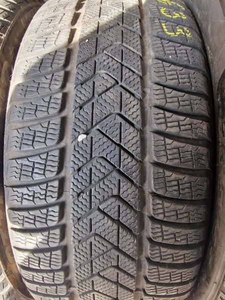 Pirelli 235/40R19 SOTTOZERO3 6-6.5mm DOT22 hasznlt gumi HG13633 tl